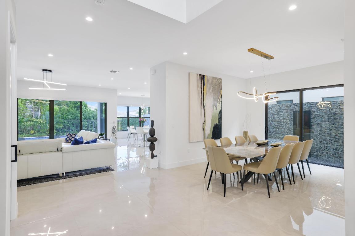 17052 Rainbow Falls Trail