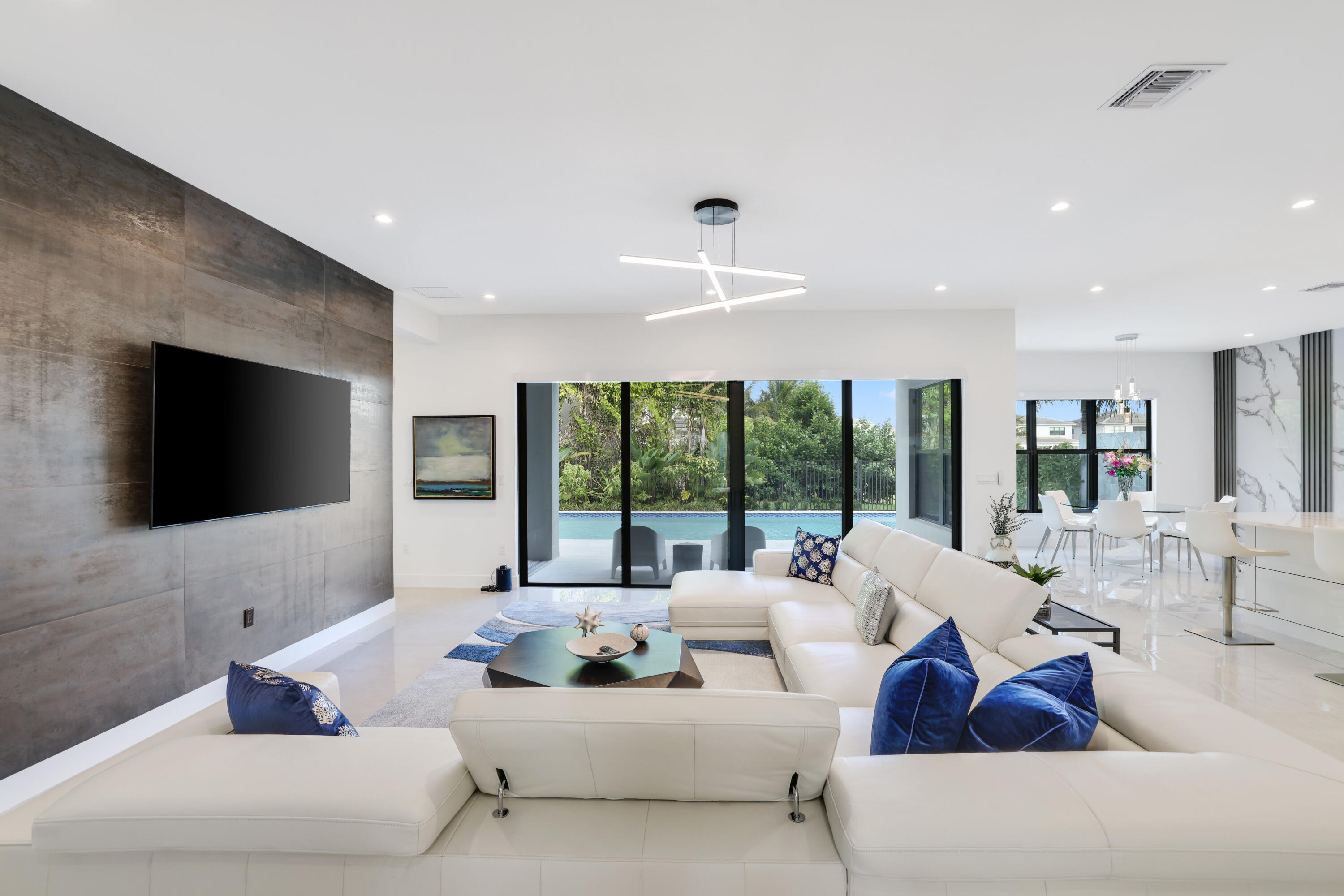 17052 Rainbow Falls Trail