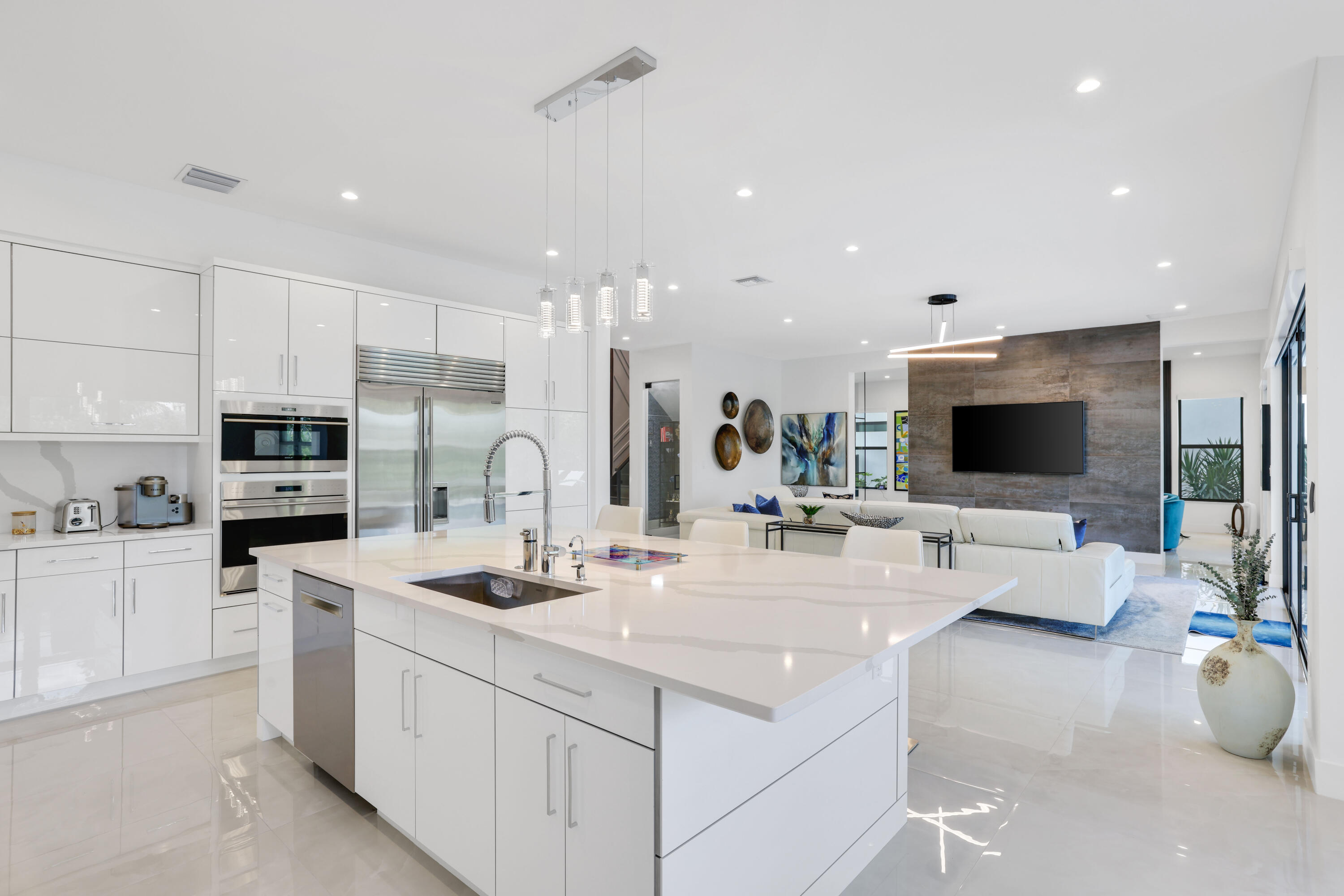 17052 Rainbow Falls Trail