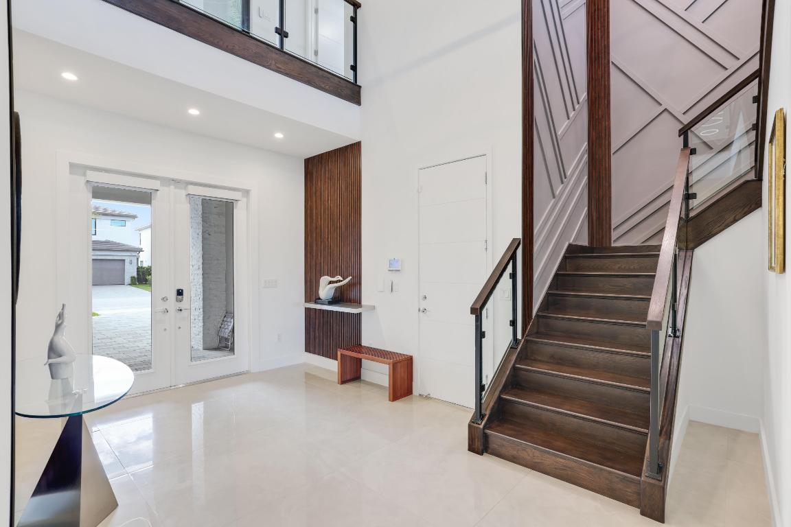 17052 Rainbow Falls Trail