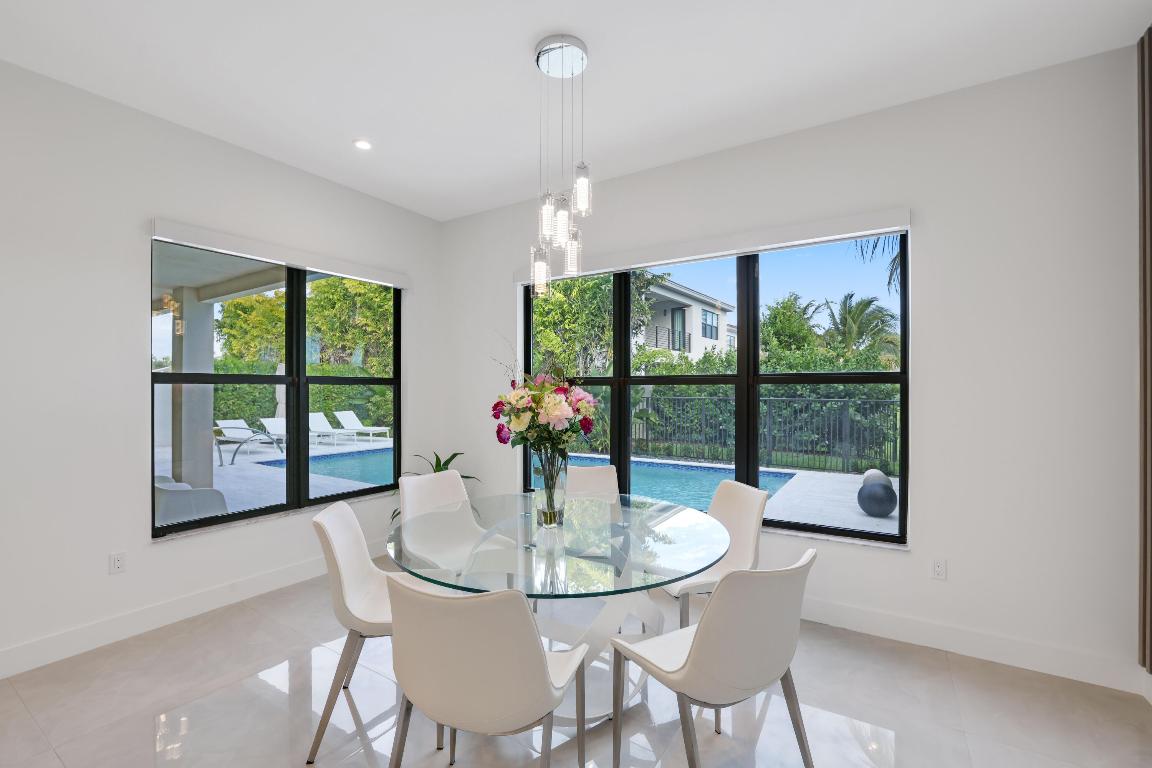 17052 Rainbow Falls Trail