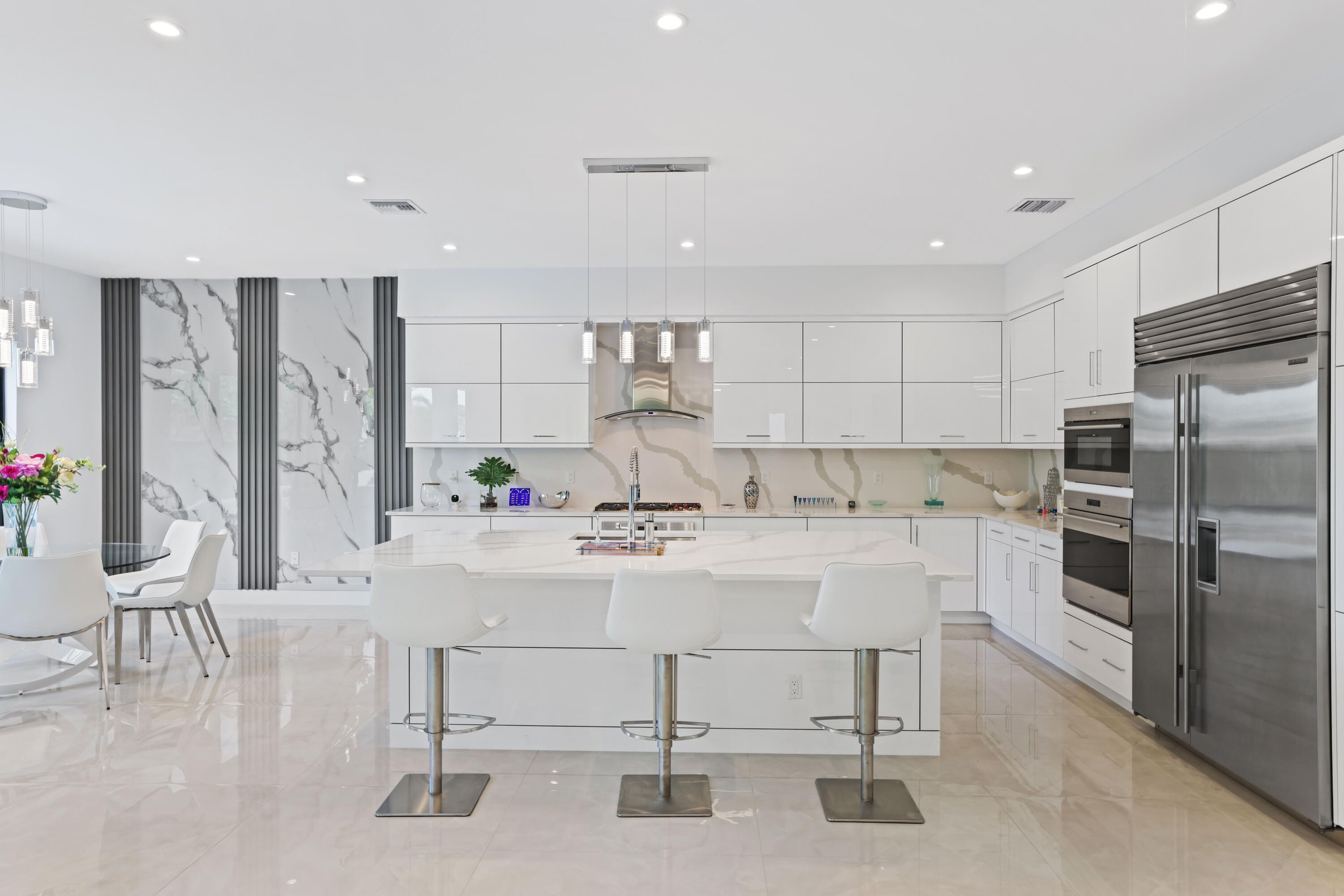 17052 Rainbow Falls Trail