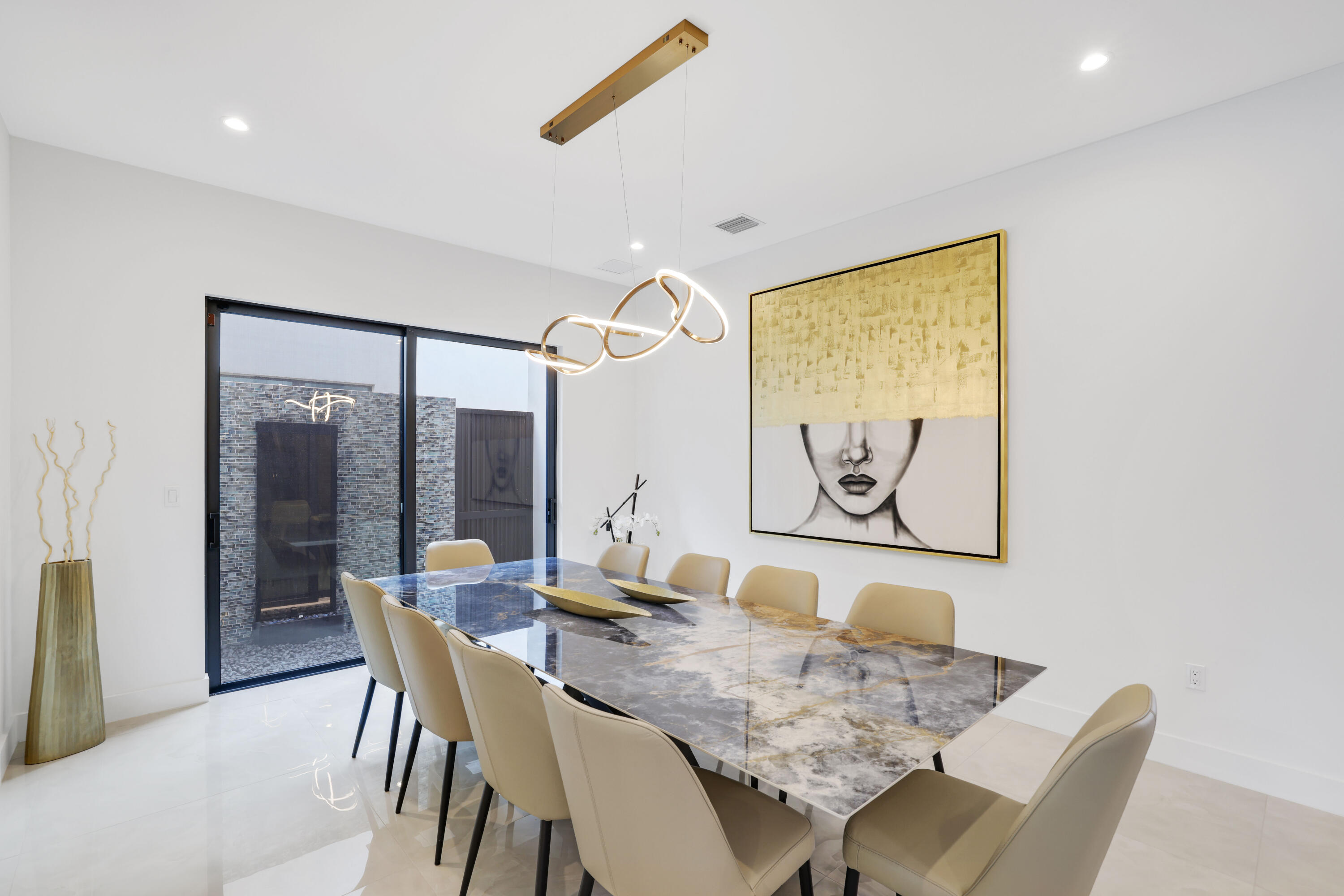 17052 Rainbow Falls Trail