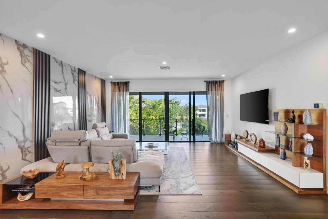 17052 Rainbow Falls Trail