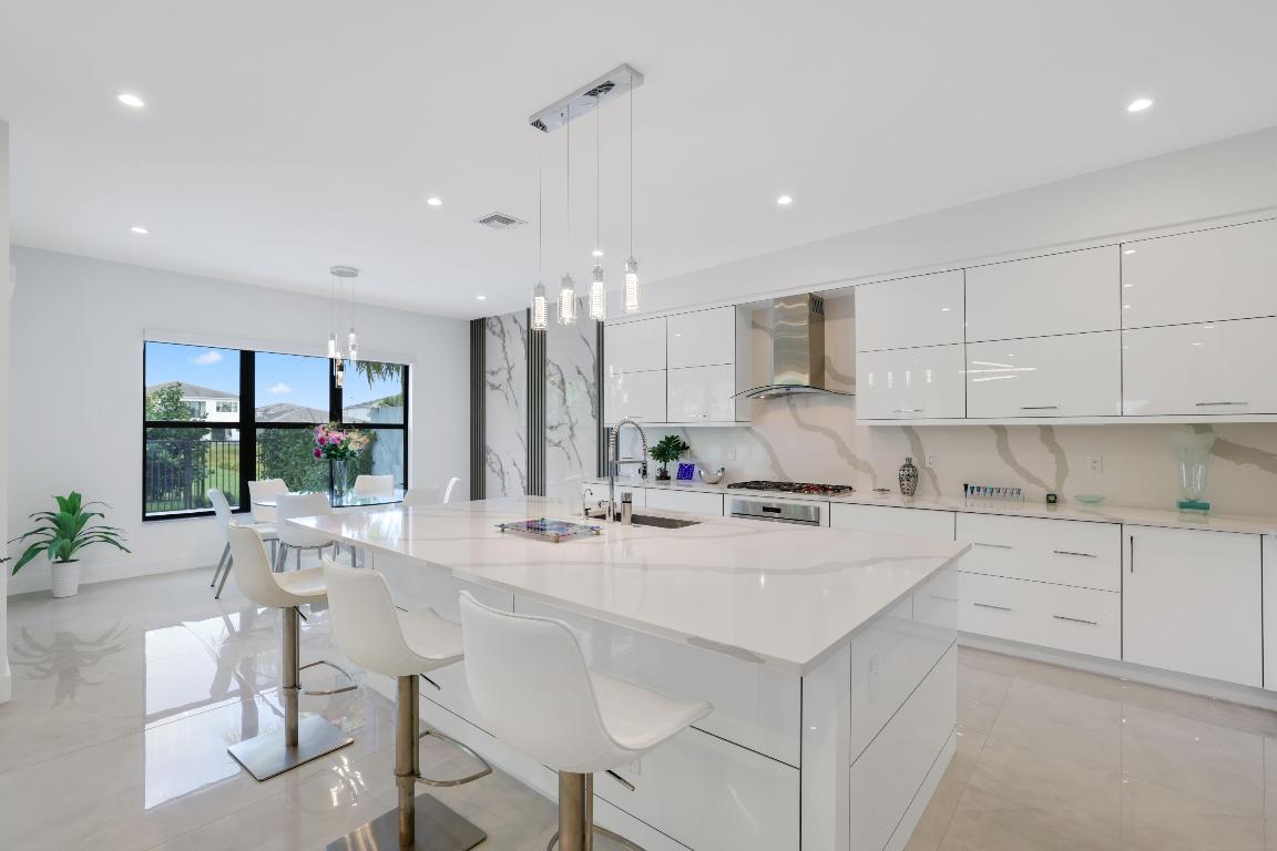 17052 Rainbow Falls Trail