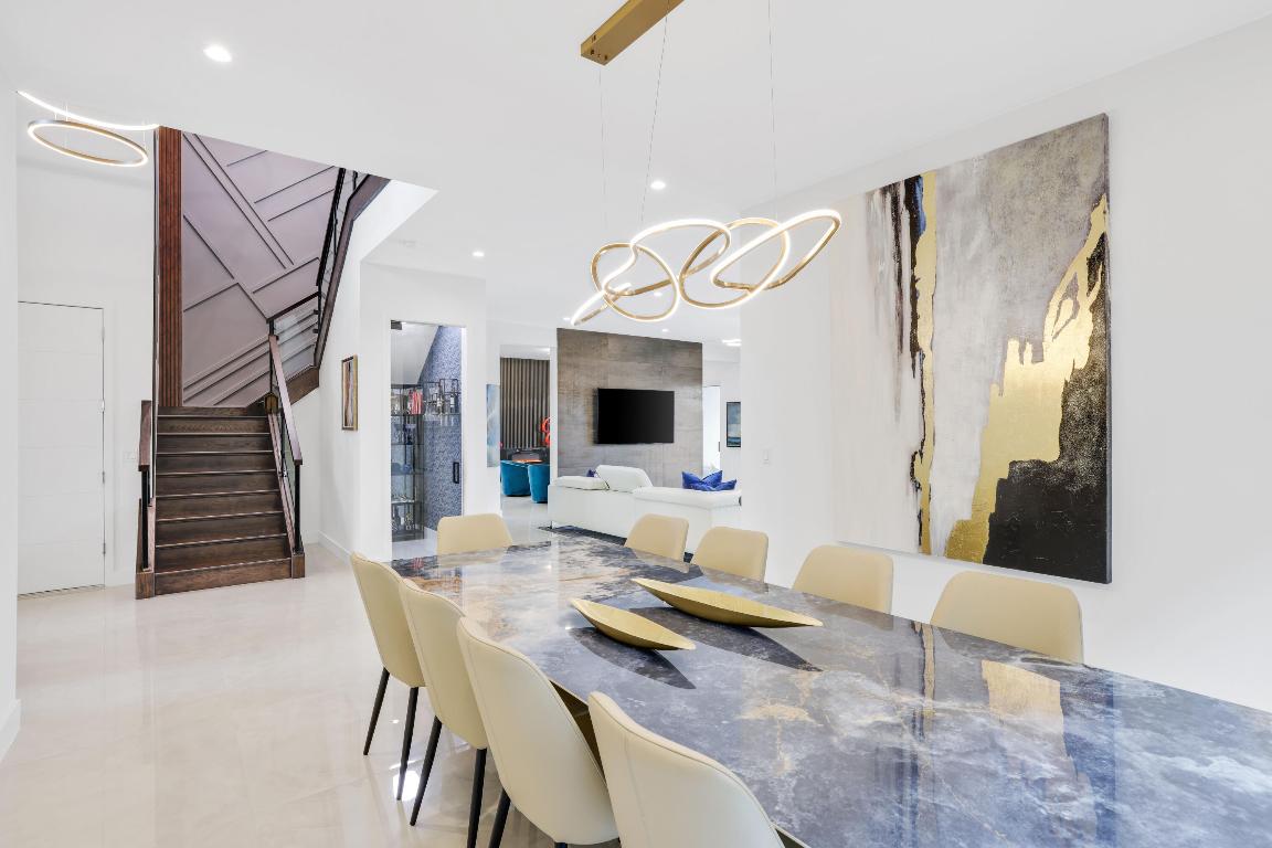 17052 Rainbow Falls Trail