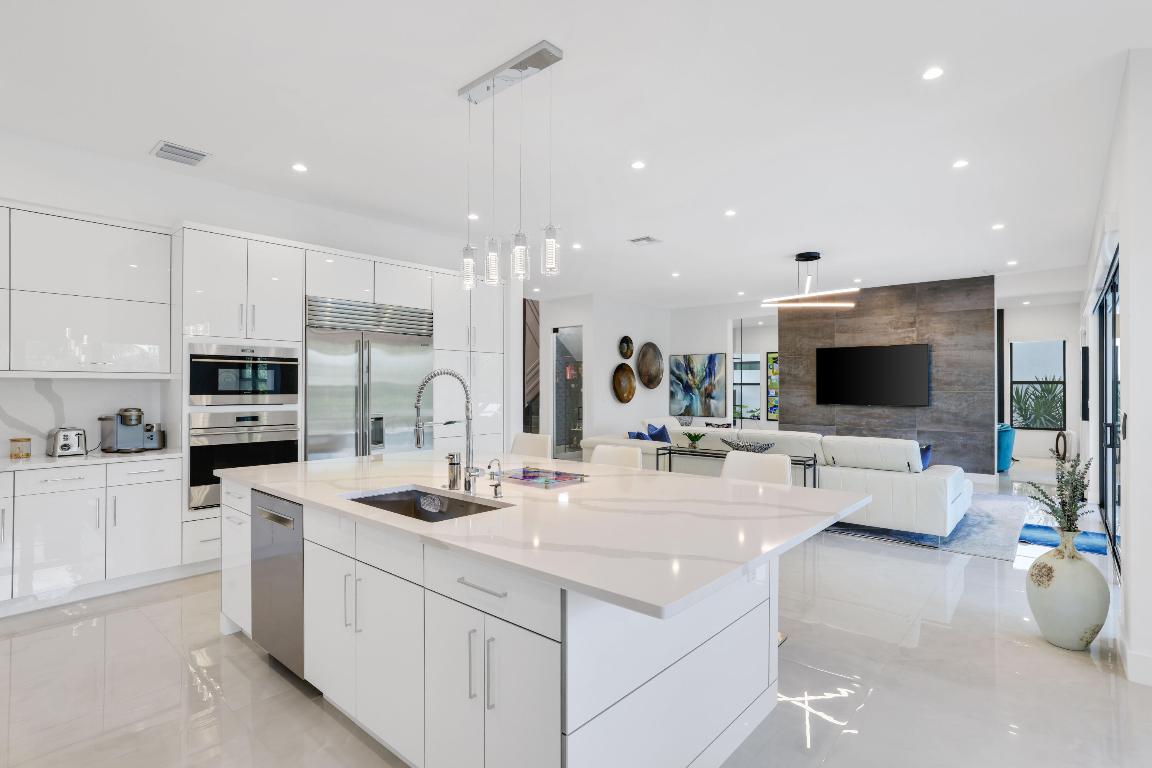 17052 Rainbow Falls Trail