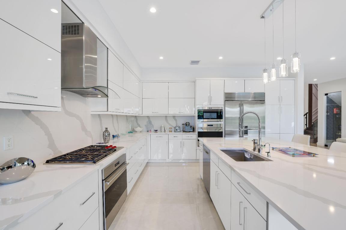 17052 Rainbow Falls Trail