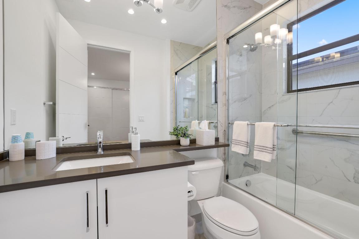 17052 Rainbow Falls Trail