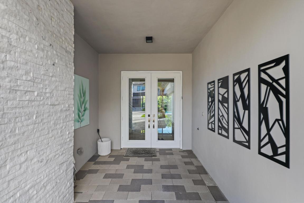 17052 Rainbow Falls Trail