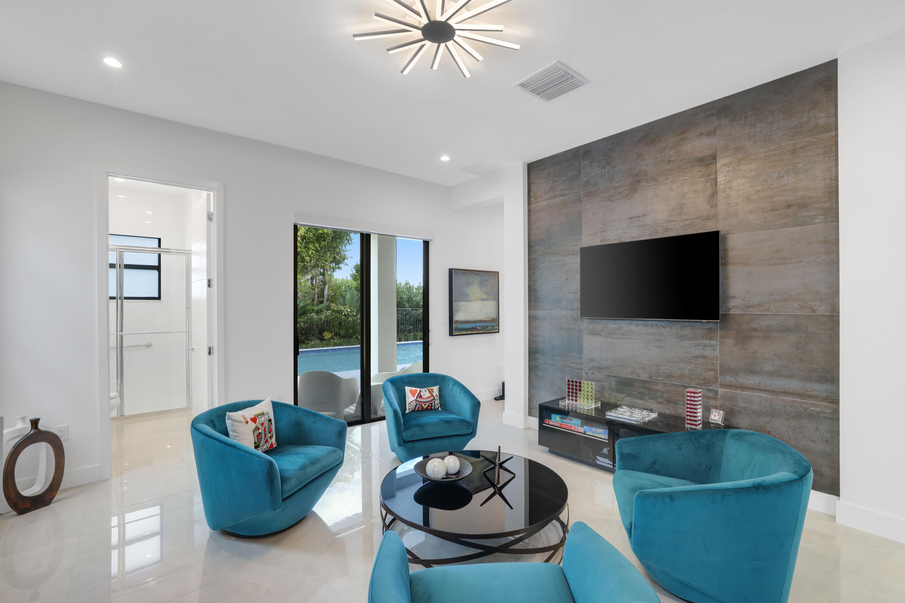 17052 Rainbow Falls Trail