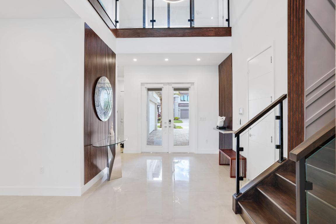 17052 Rainbow Falls Trail