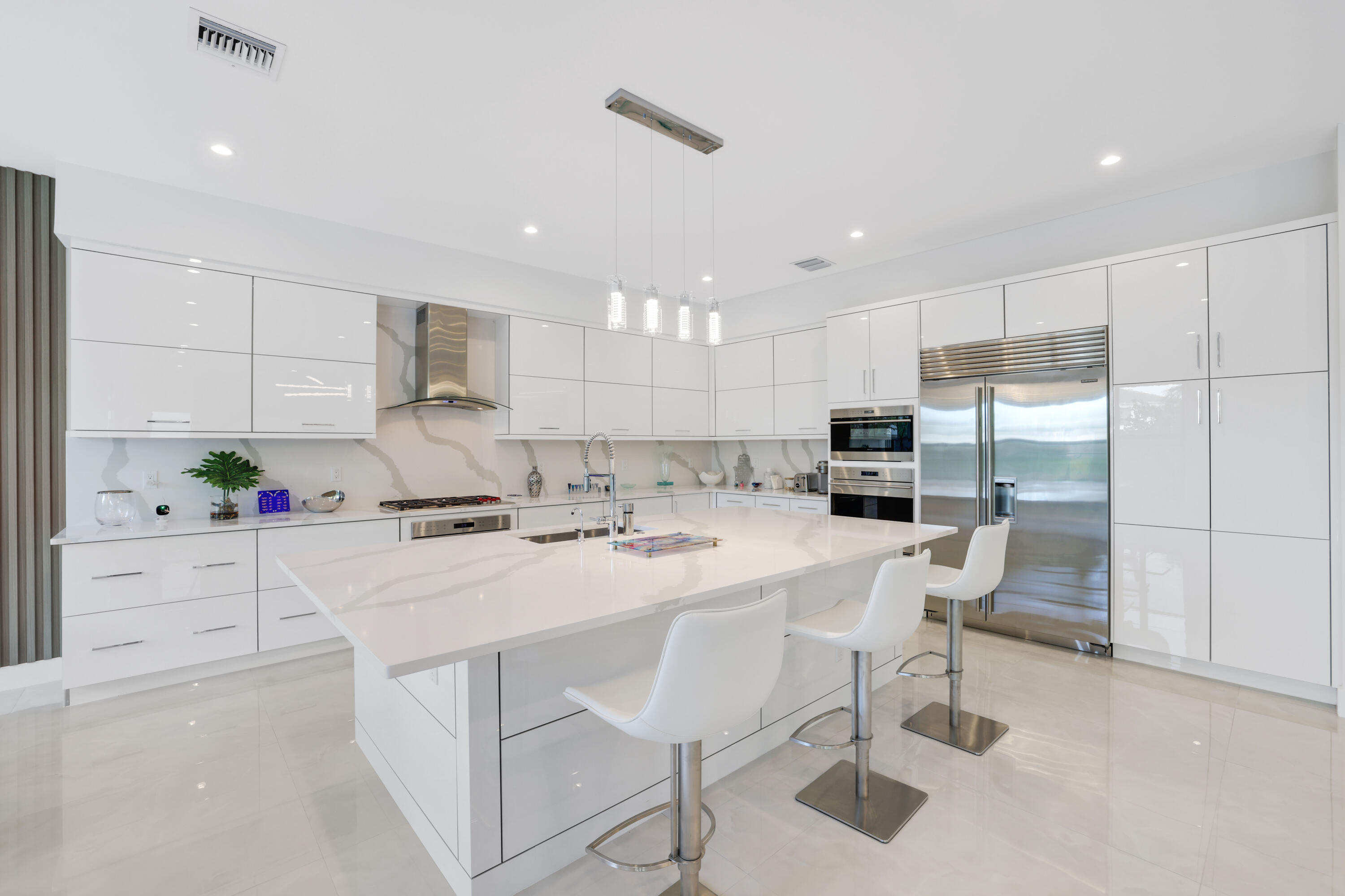 17052 Rainbow Falls Trail