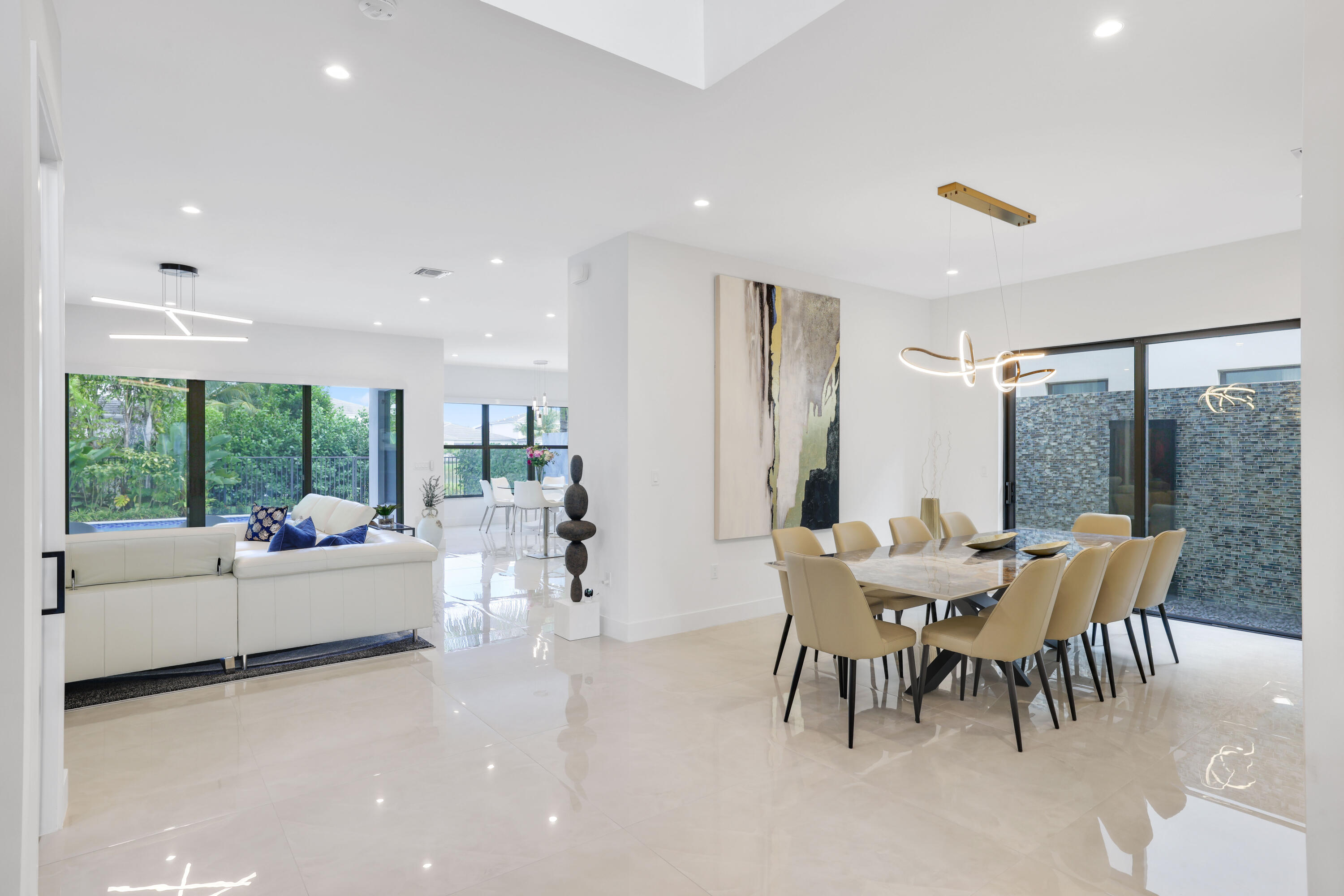 17052 Rainbow Falls Trail