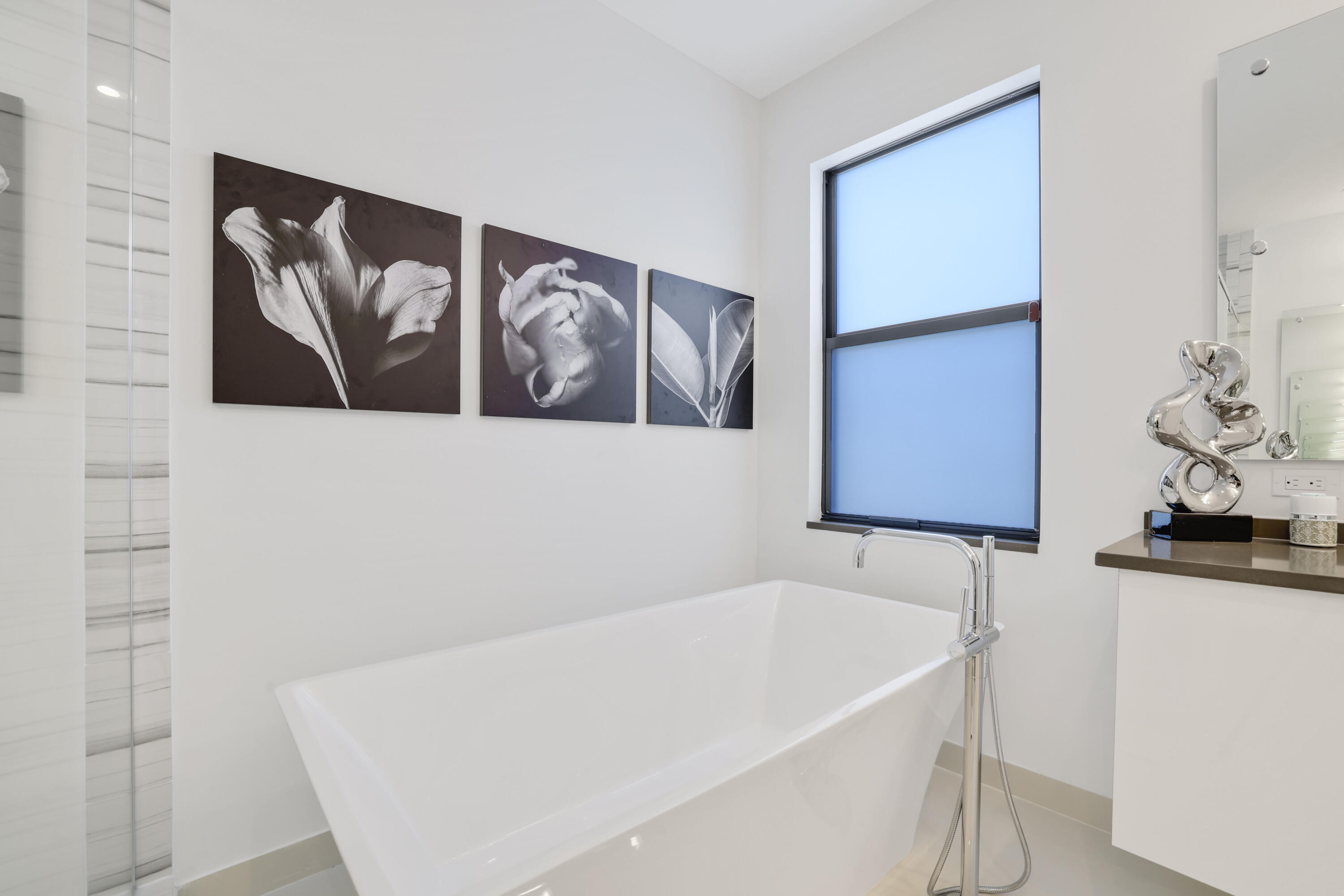 17052 Rainbow Falls Trail