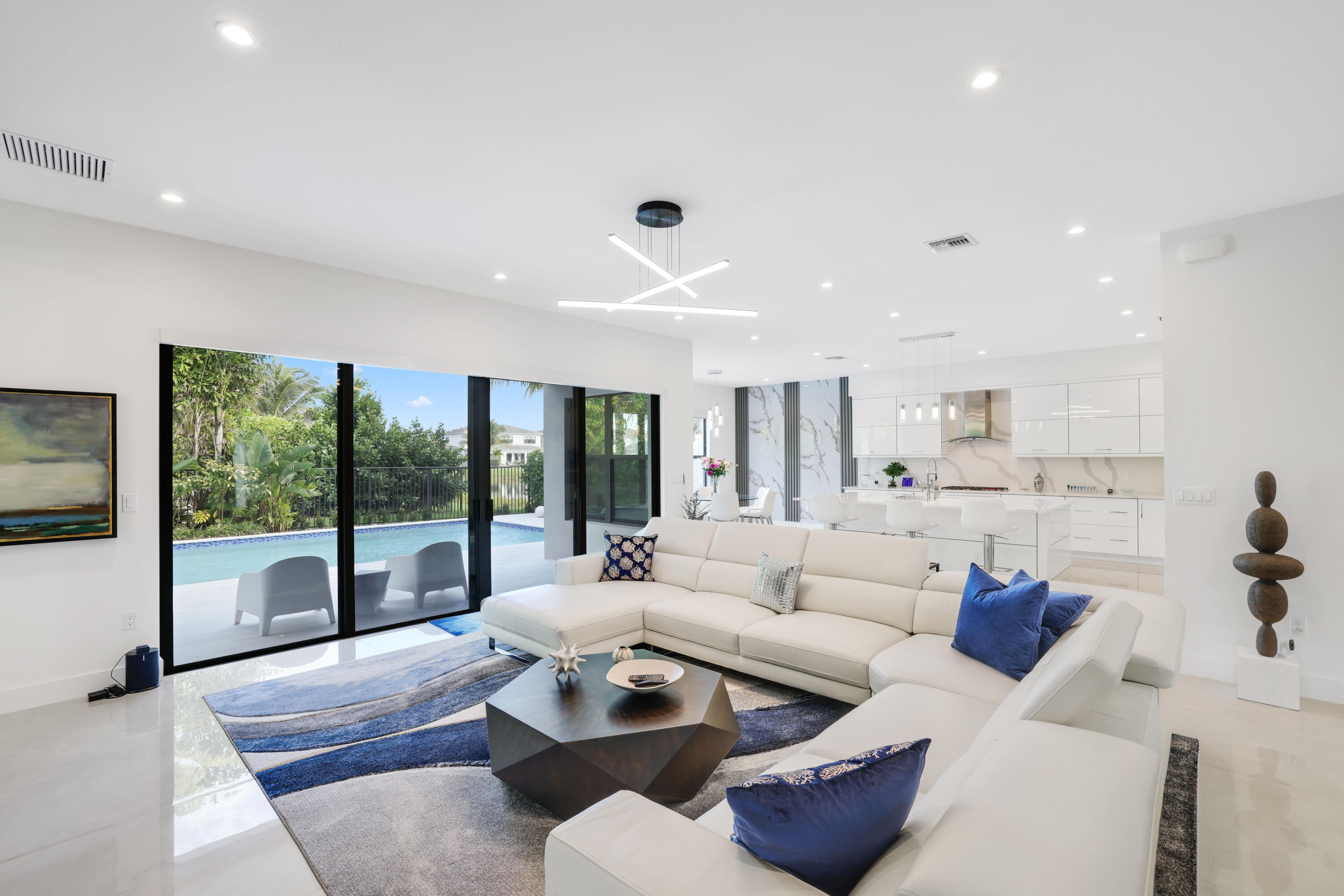 17052 Rainbow Falls Trail