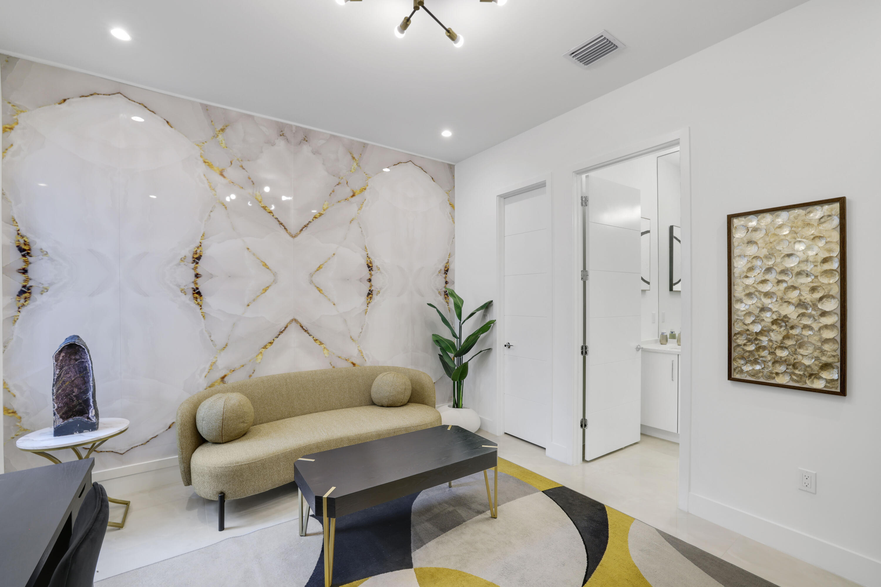 17052 Rainbow Falls Trail