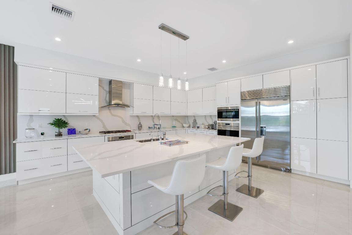 17052 Rainbow Falls Trail