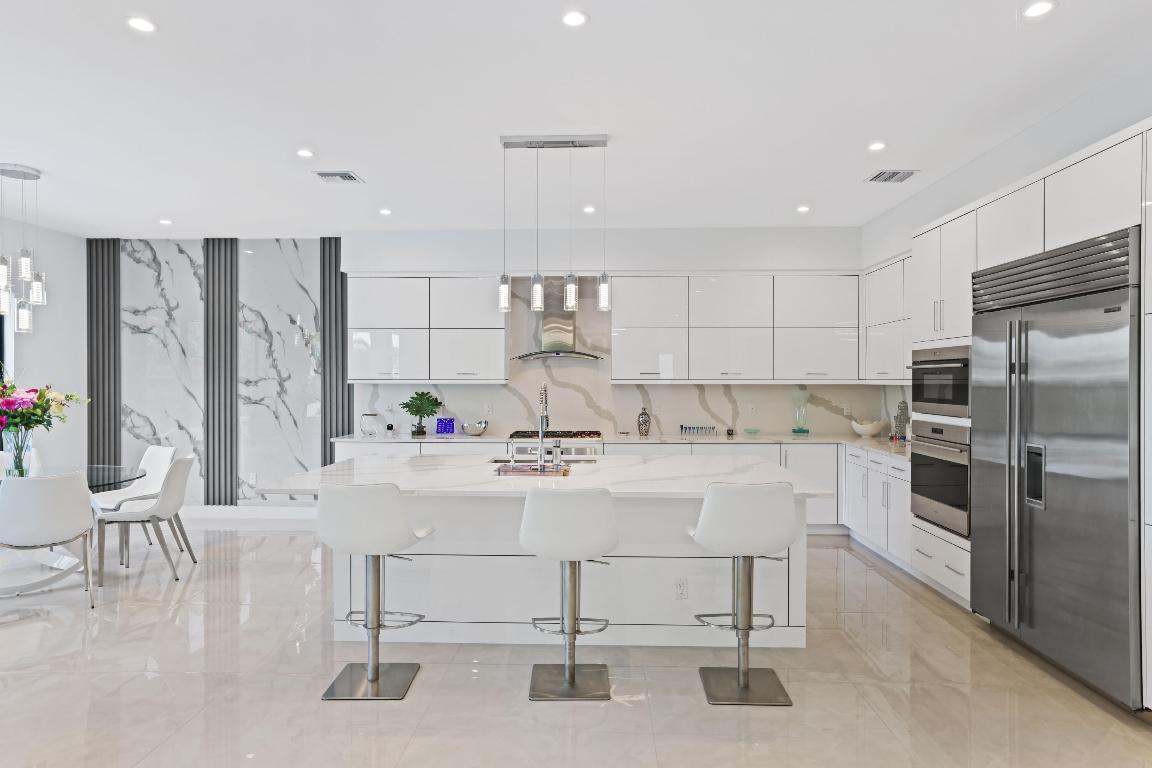 17052 Rainbow Falls Trail