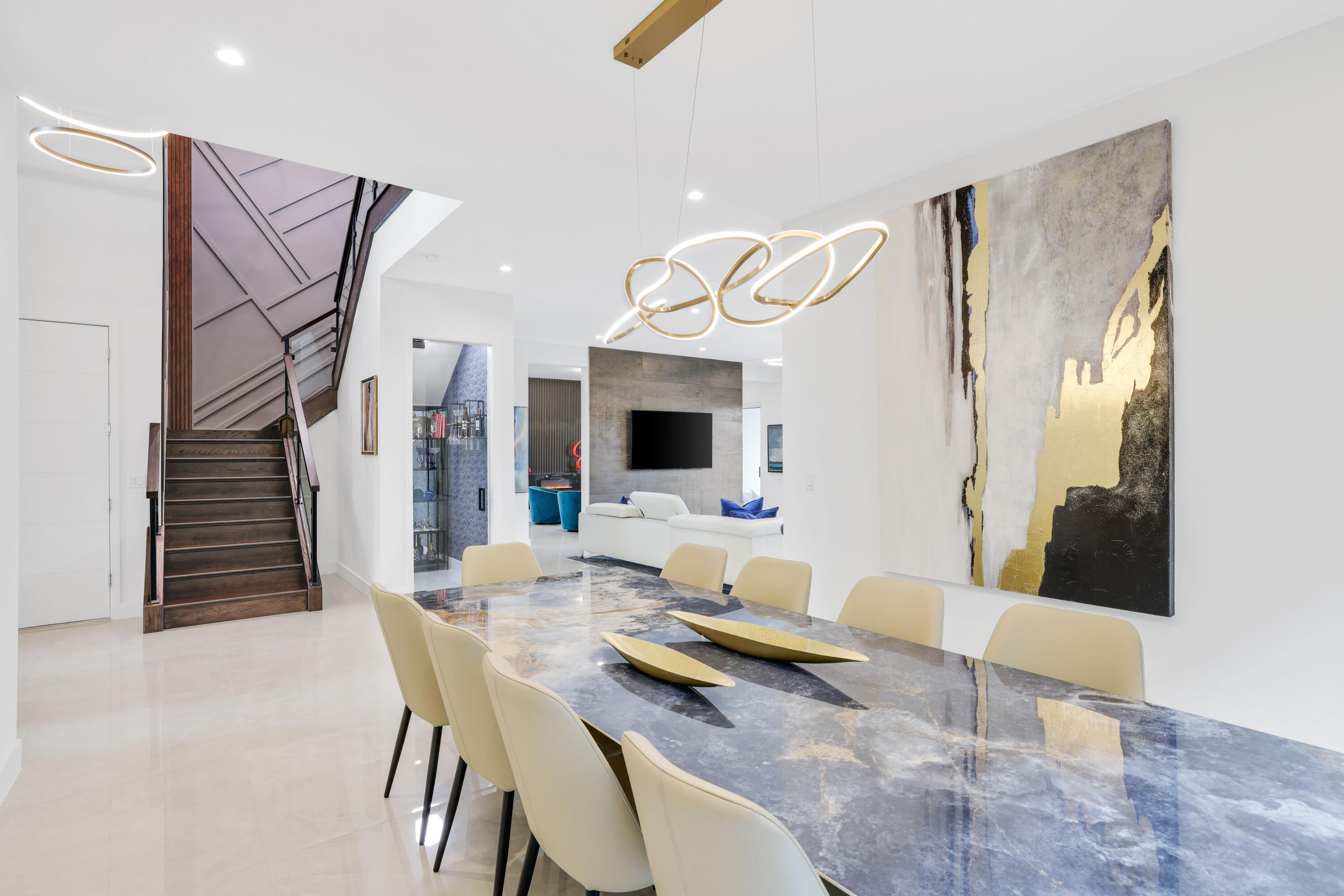 17052 Rainbow Falls Trail