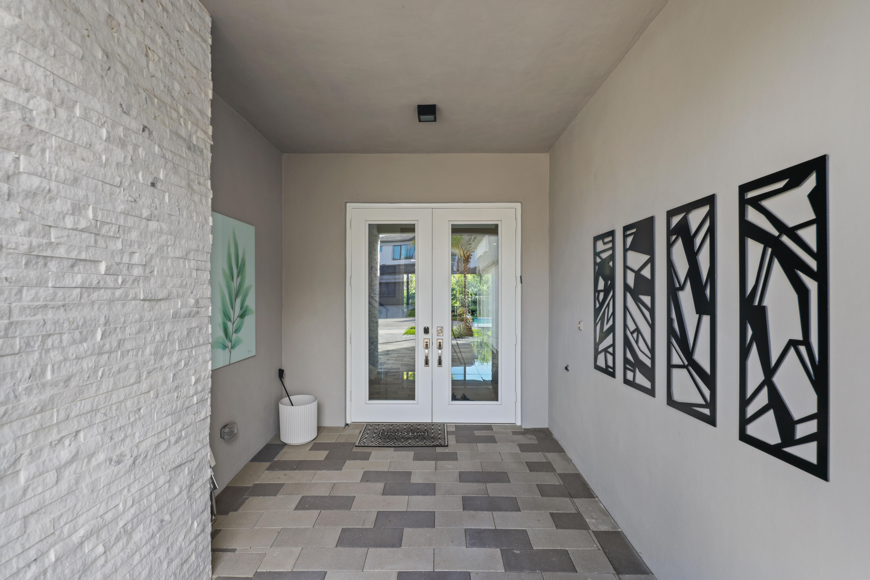 17052 Rainbow Falls Trail