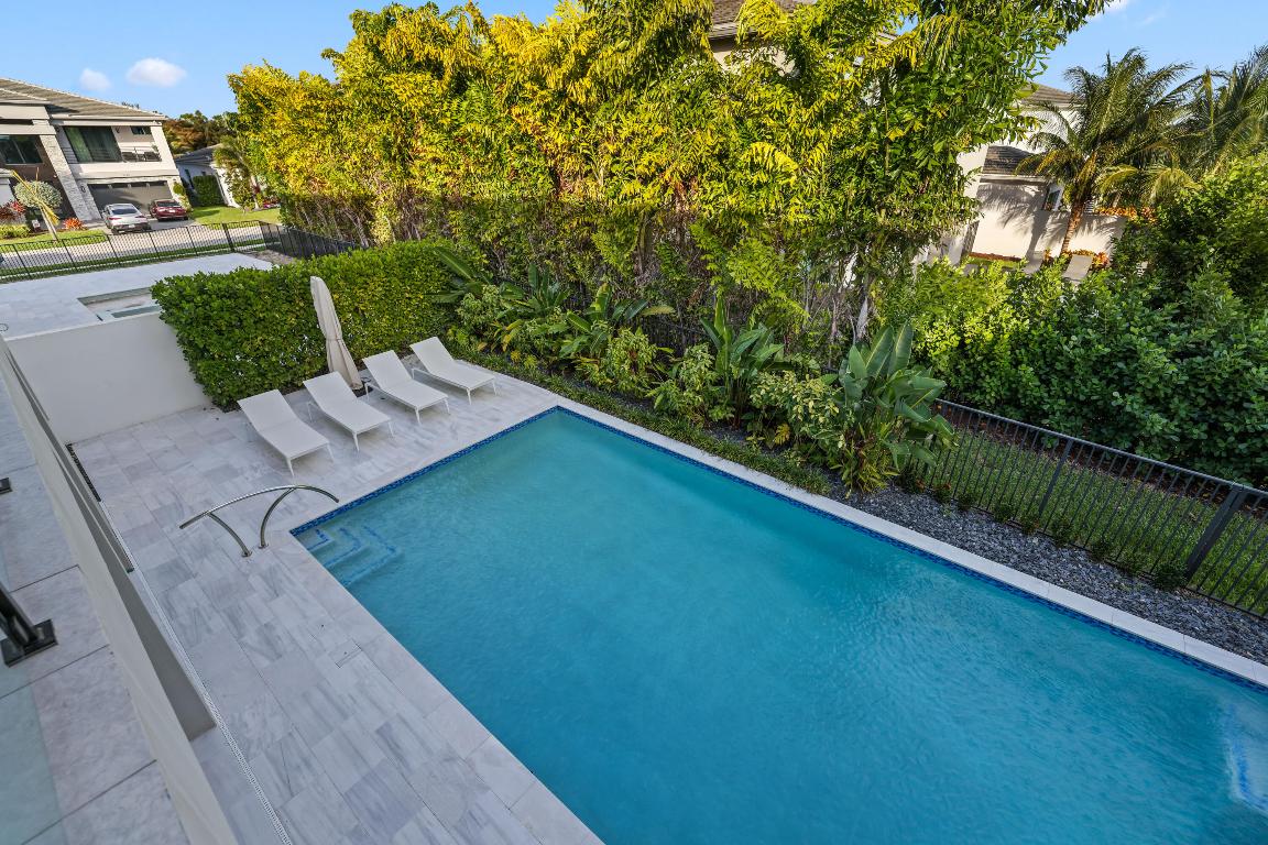 17052 Rainbow Falls Trail