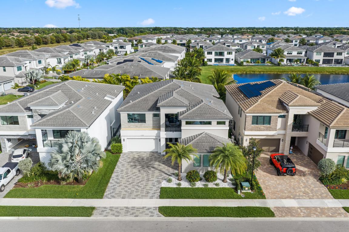 17052 Rainbow Falls Trail