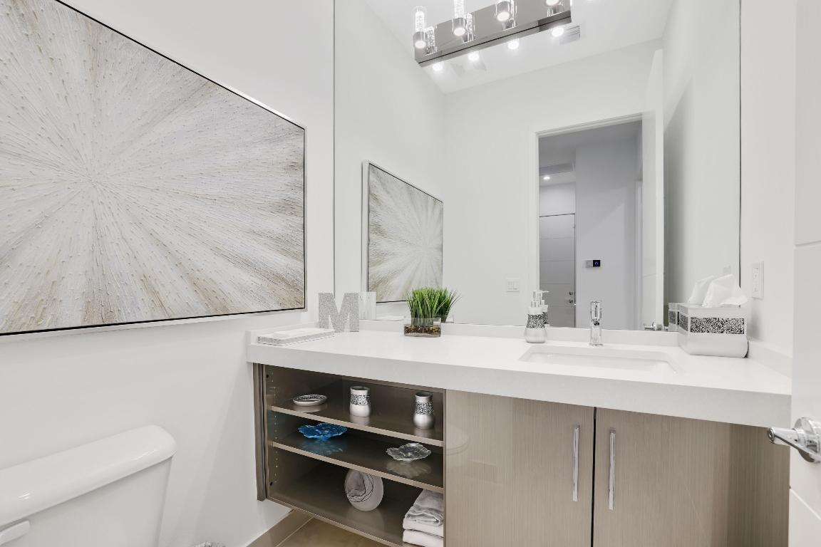 17052 Rainbow Falls Trail