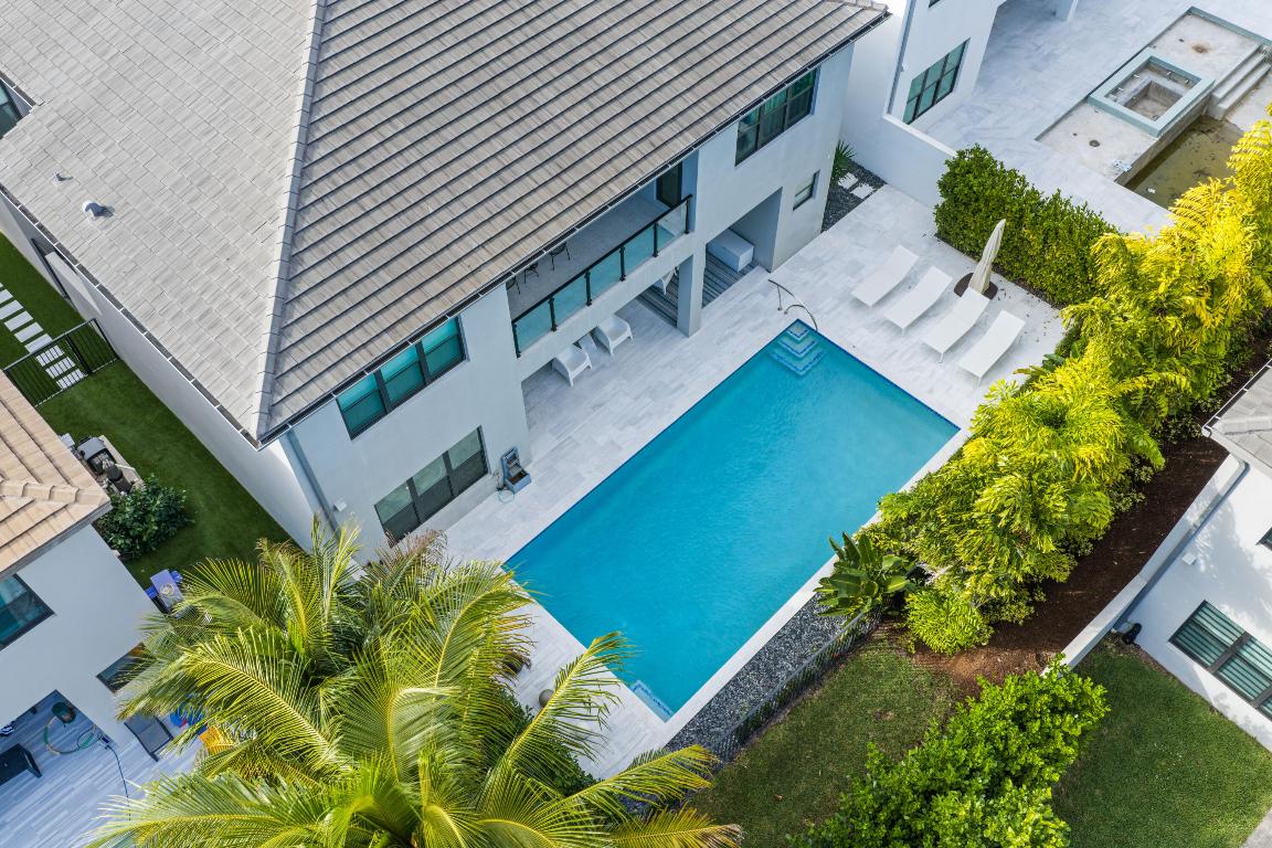 17052 Rainbow Falls Trail