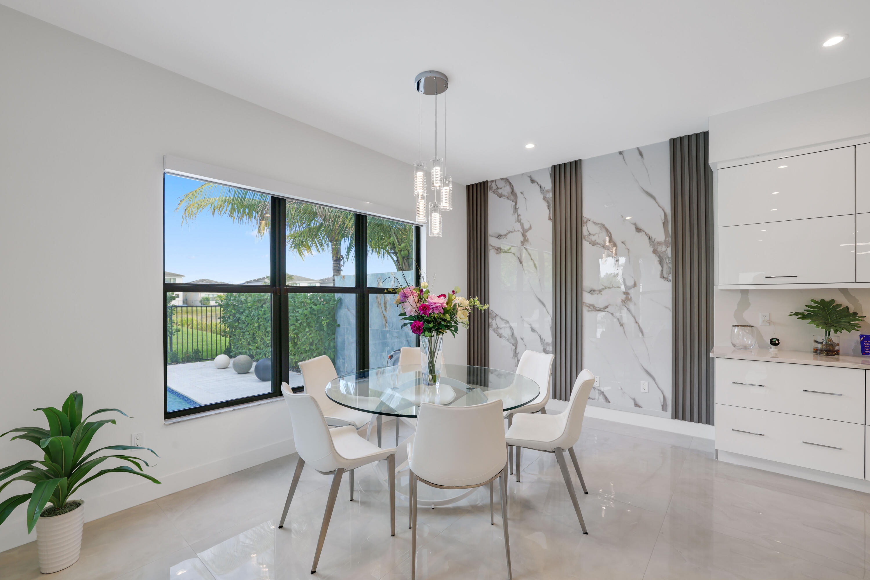 17052 Rainbow Falls Trail