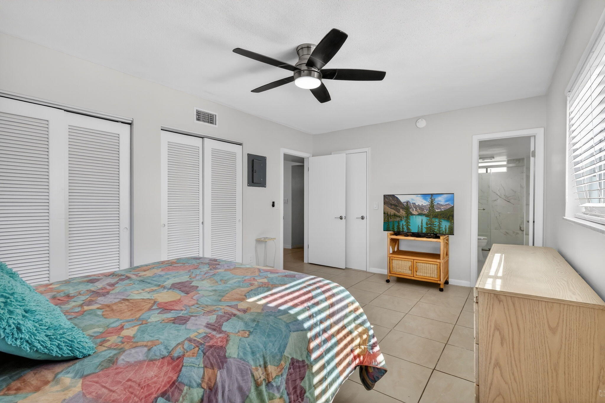 2615 NE 1st Court 201