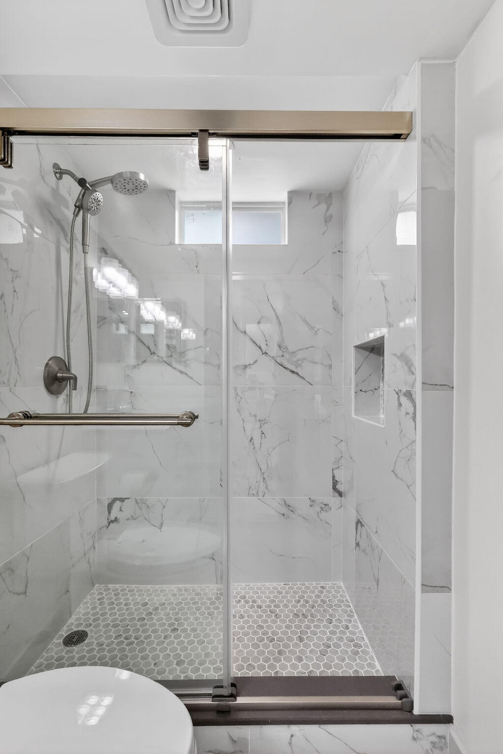 2615 NE 1st Court 201