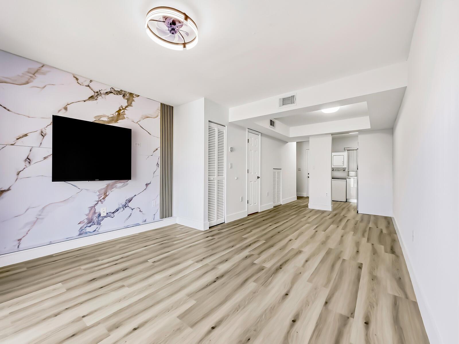 2925 W 80th Street 208