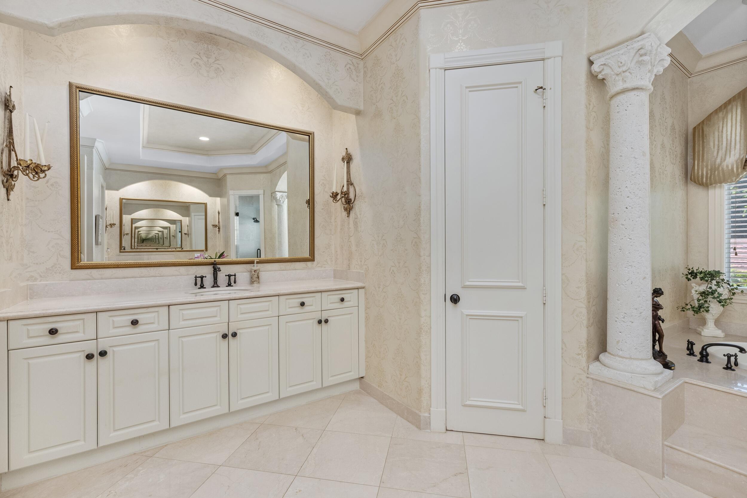 780 NE Orchid Bay Drive