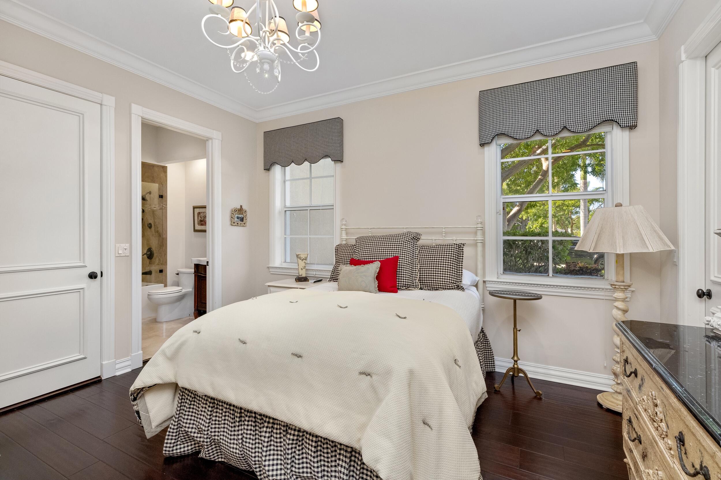 780 NE Orchid Bay Drive