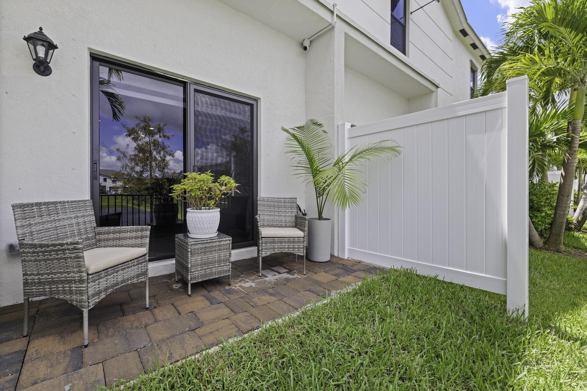 353 NW 8th Court