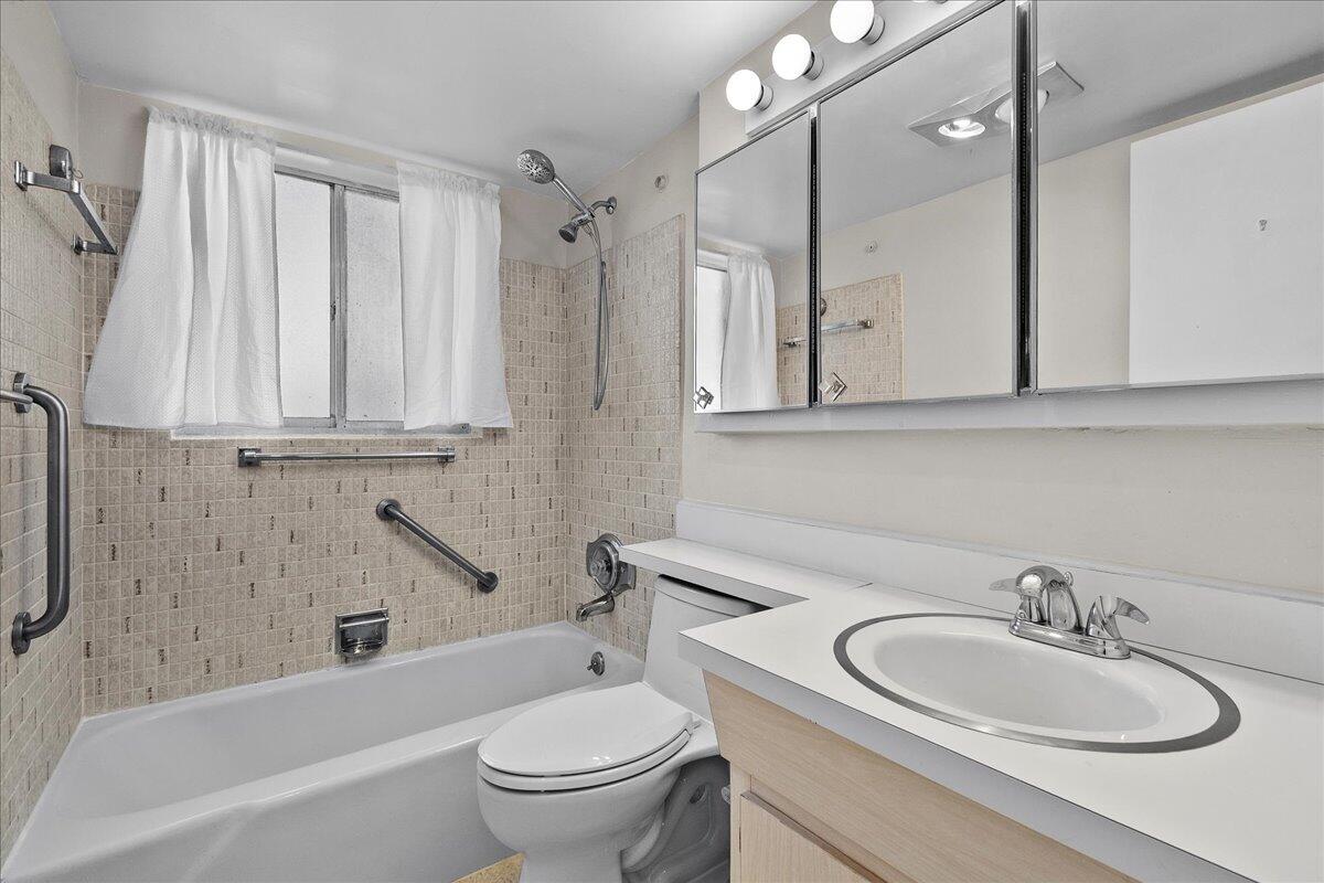 2004 Lake Osborne Drive 1