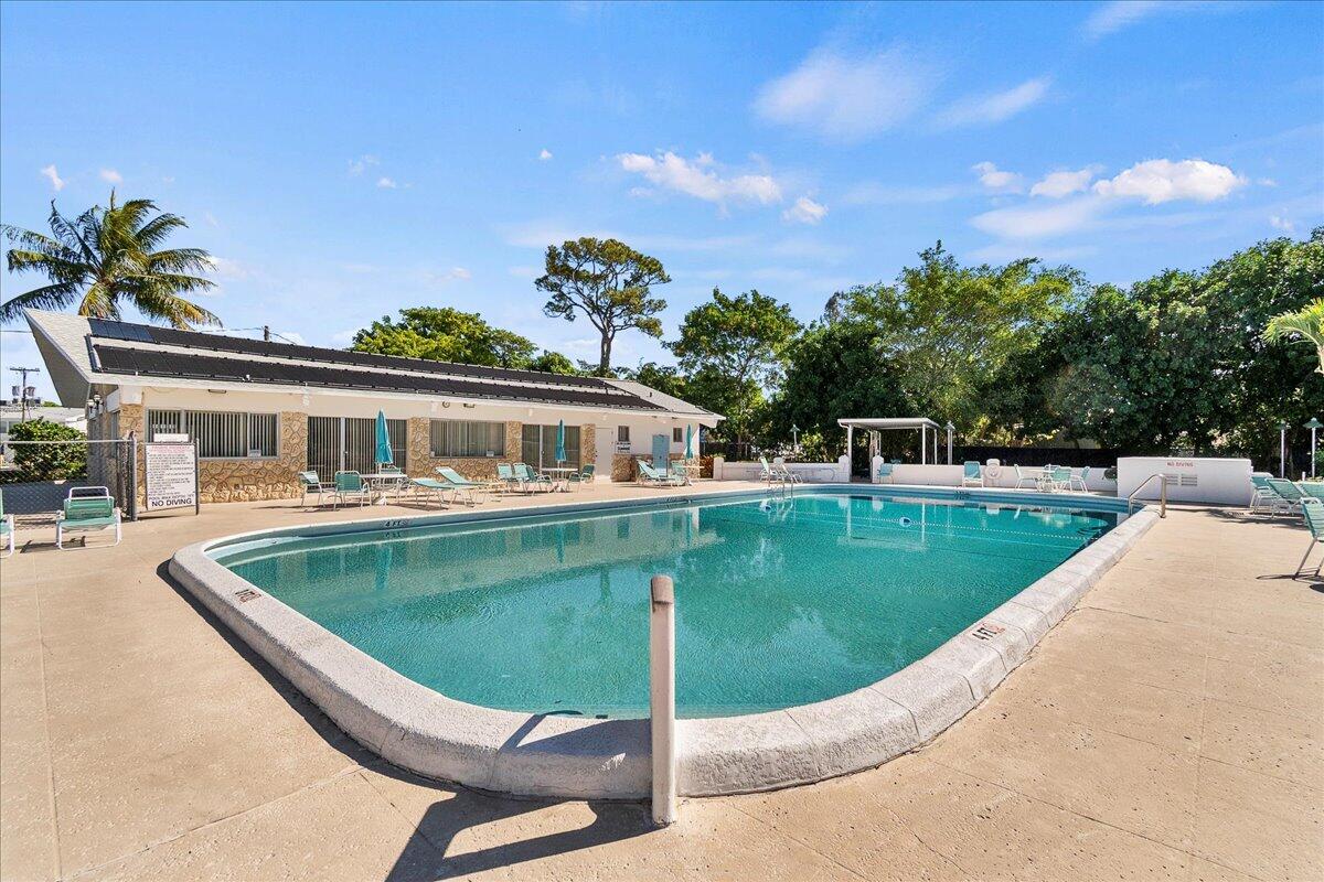 2004 Lake Osborne Drive 1