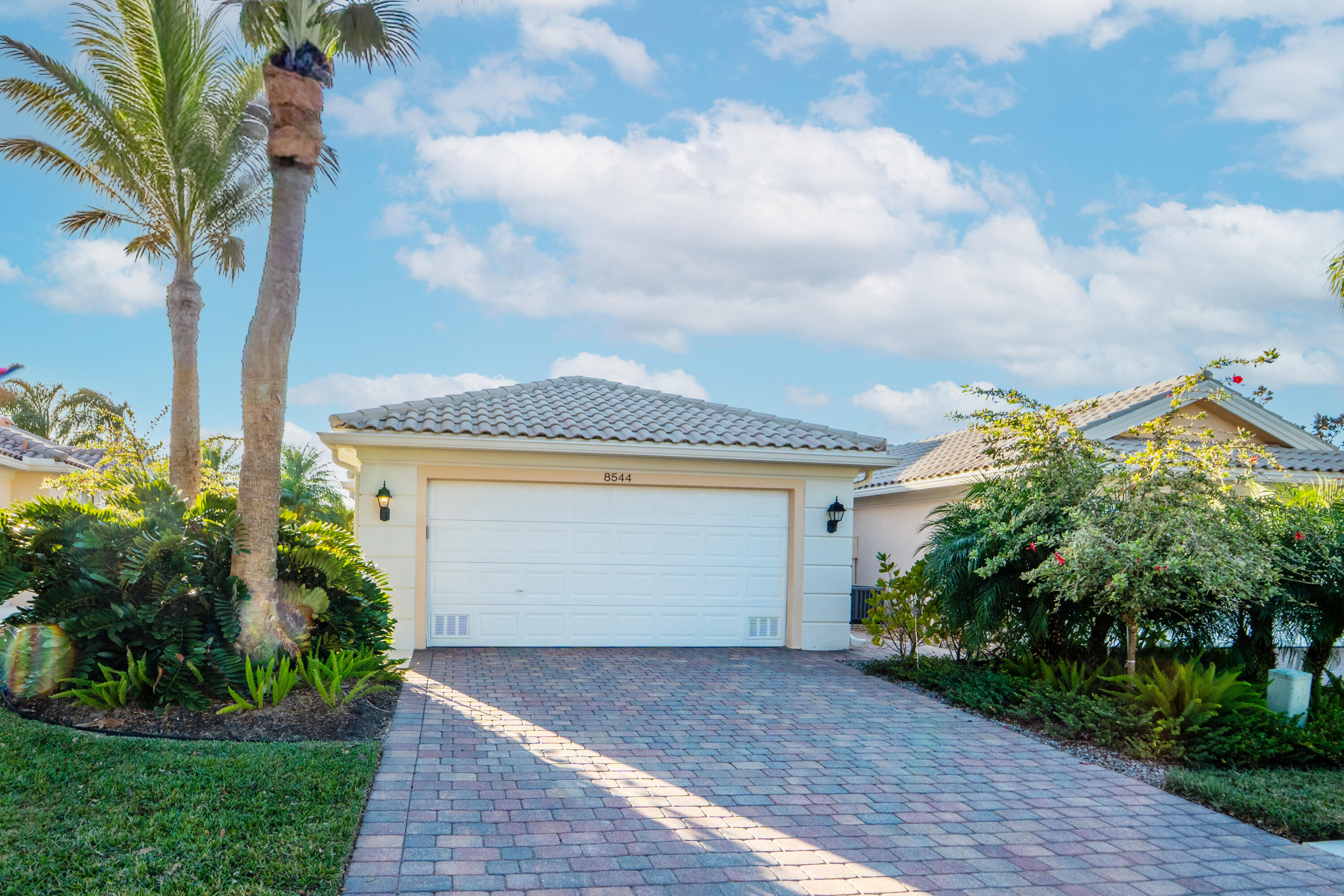 8544 SE Retreat Drive