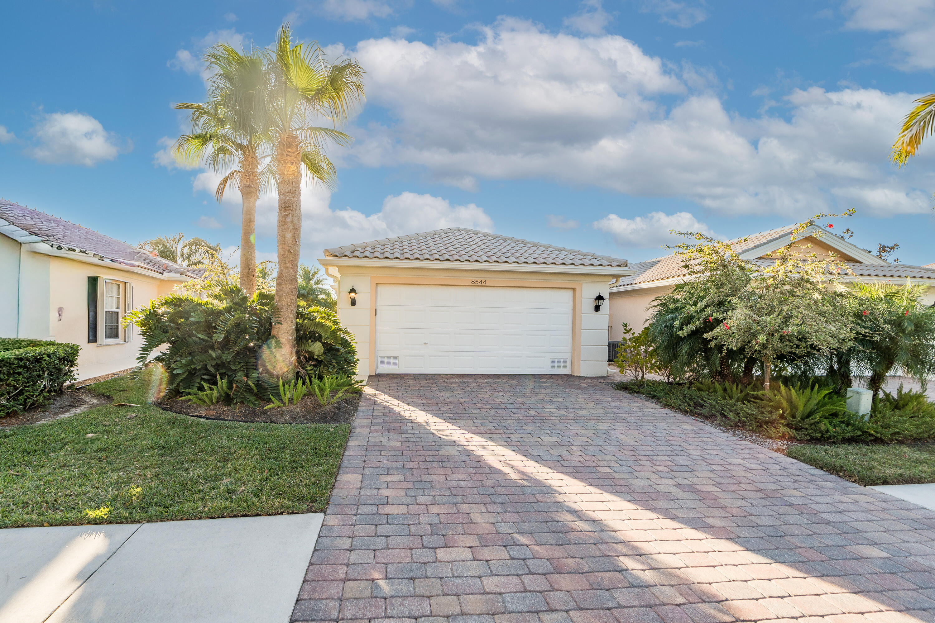 8544 SE Retreat Drive