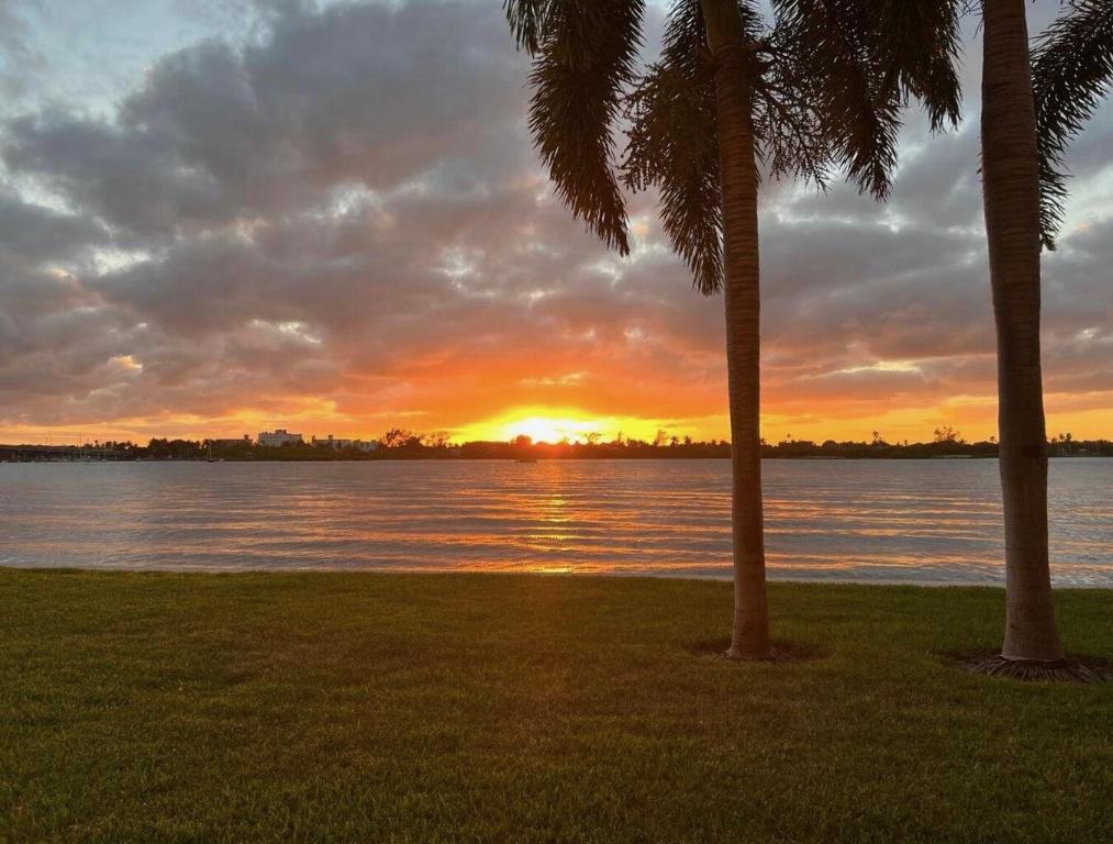 2784 S Ocean Boulevard 201 E