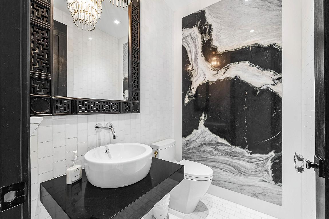 896 NE Mulberry Drive