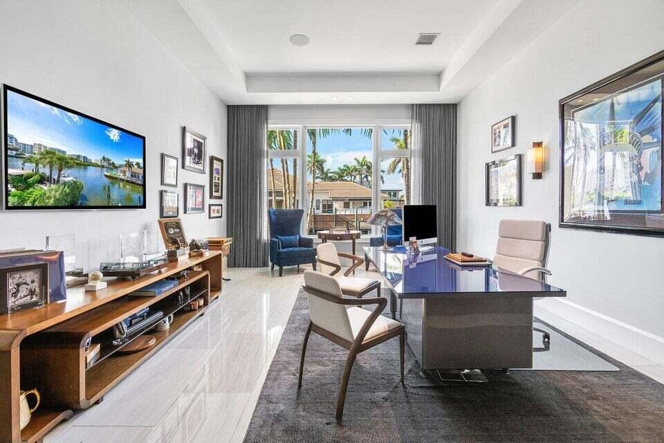 896 NE Mulberry Drive