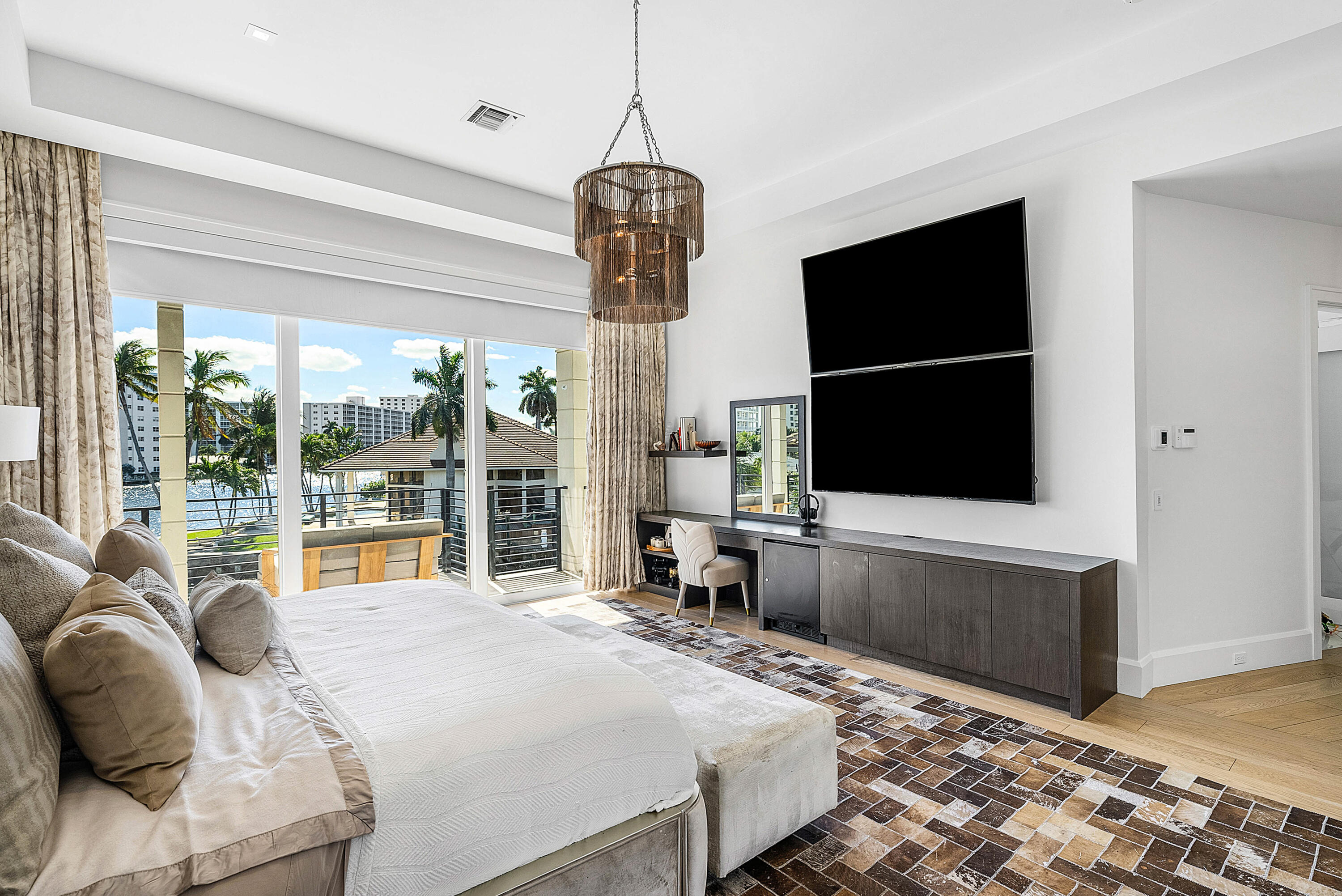 896 NE Mulberry Drive