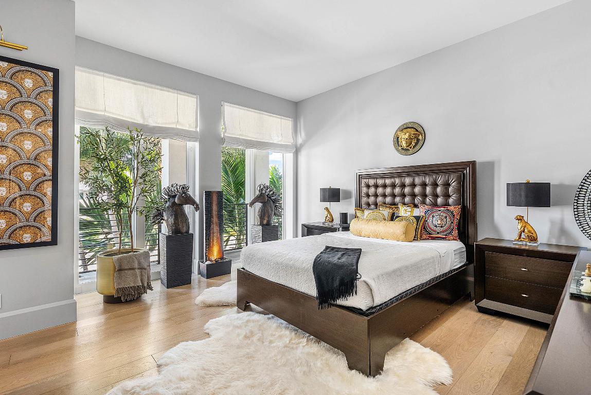 896 NE Mulberry Drive