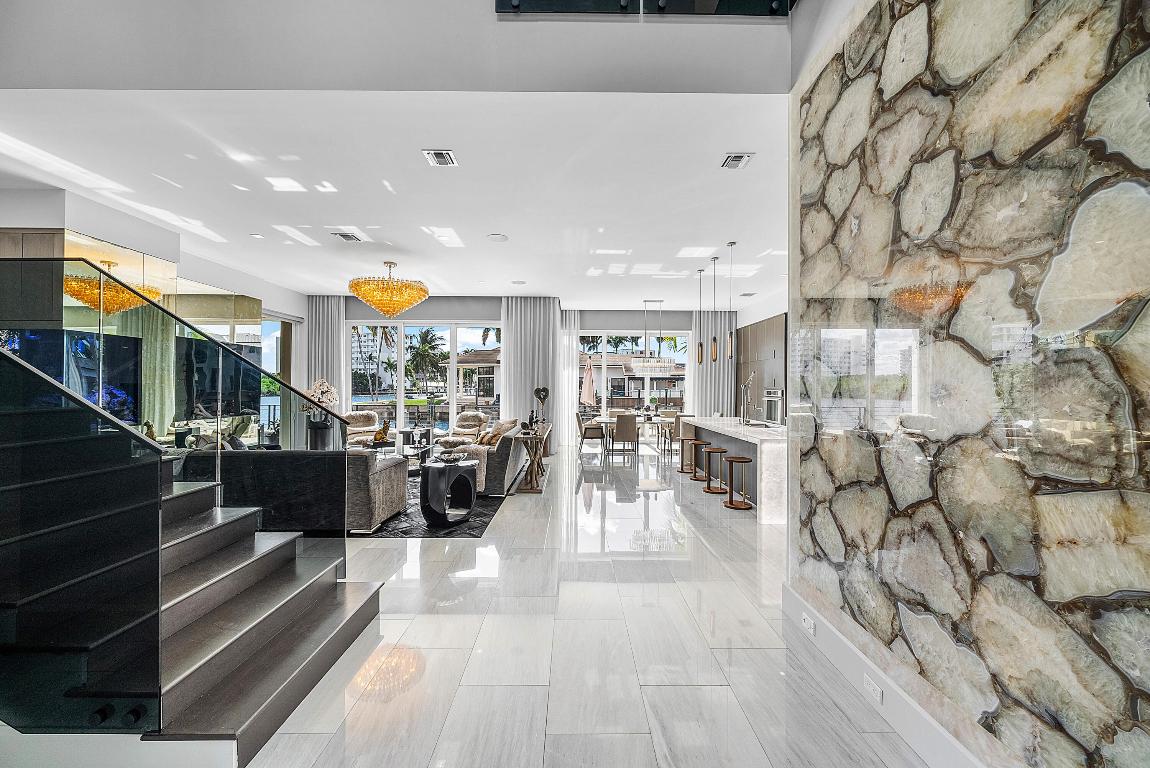 896 NE Mulberry Drive