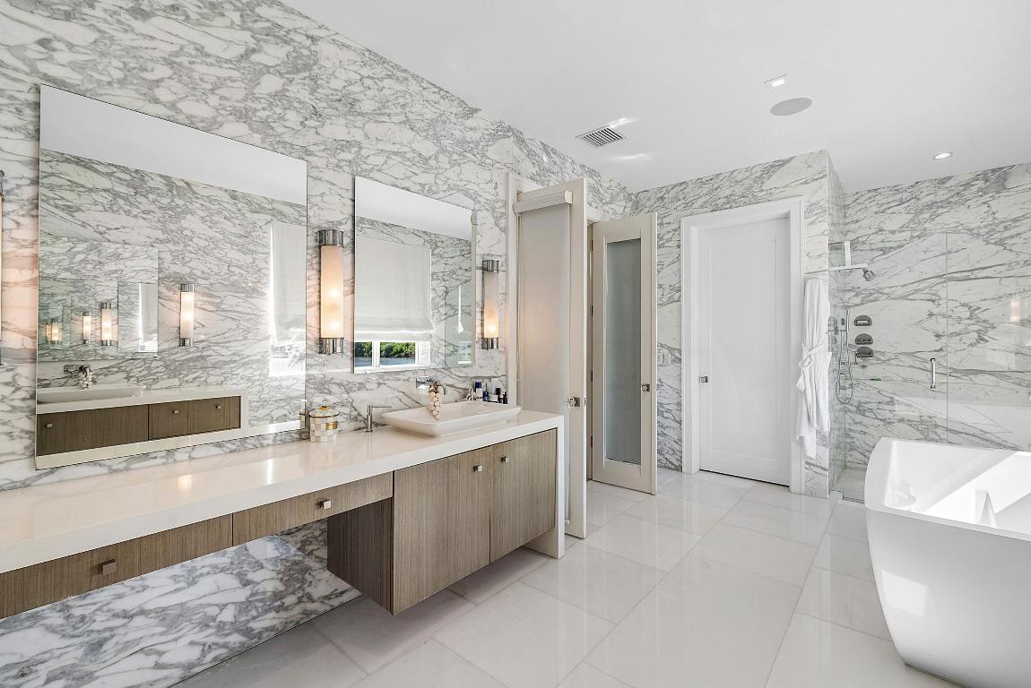 896 NE Mulberry Drive