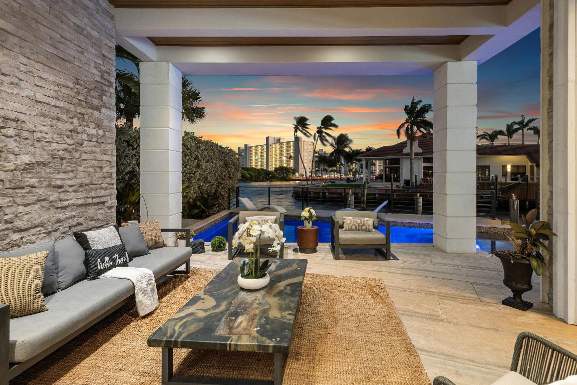 896 NE Mulberry Drive