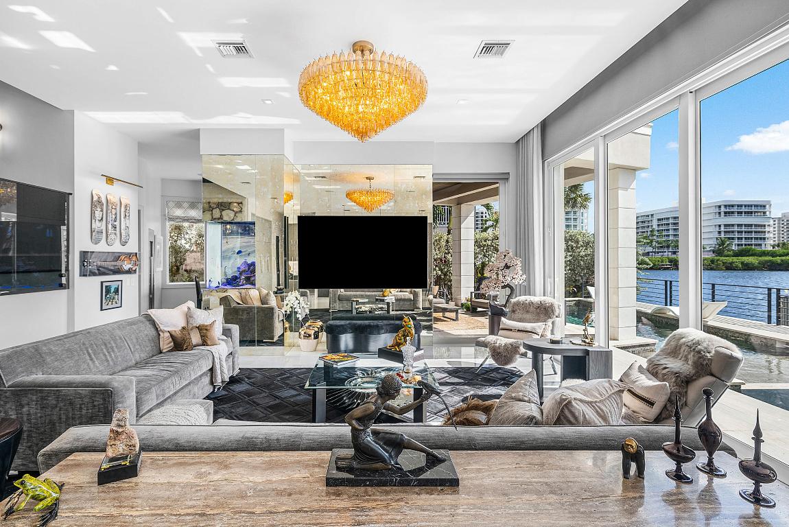 896 NE Mulberry Drive