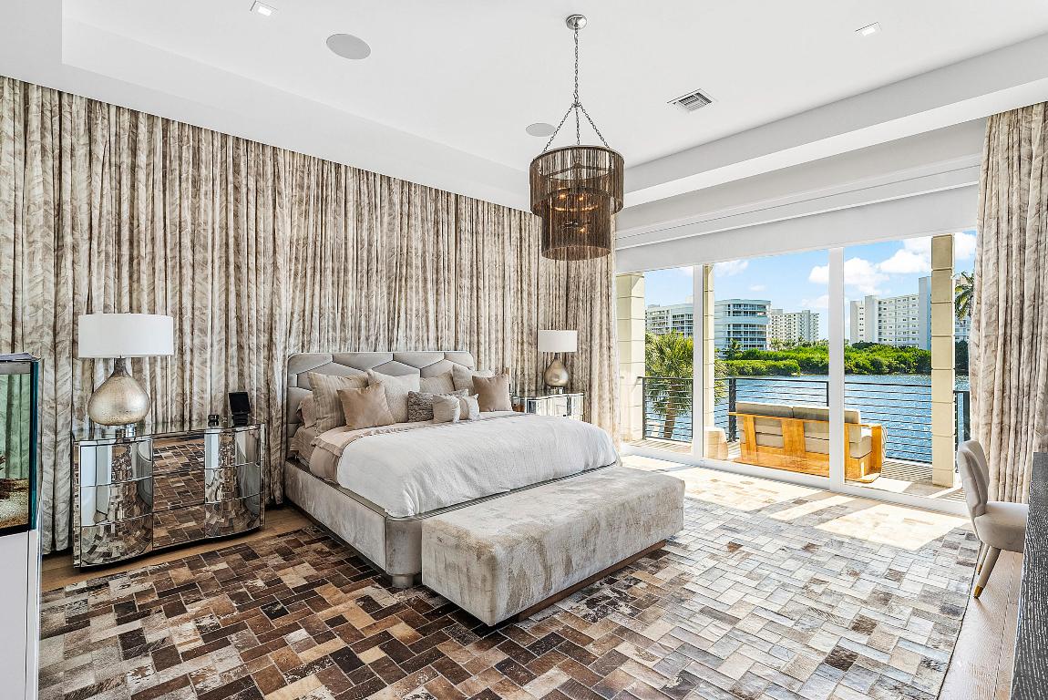 896 NE Mulberry Drive